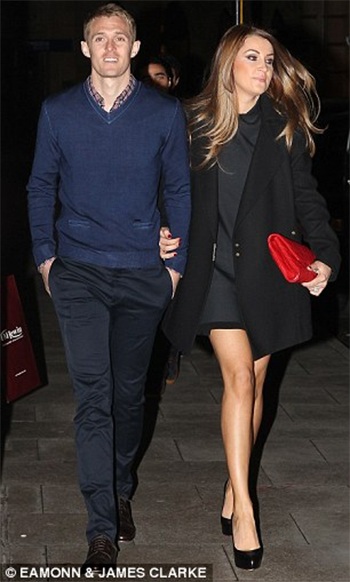 Vợ chồng nhà Darren Fletcher. Tiền vệ của MU đã bắt đầu quay trở lại thi đấu