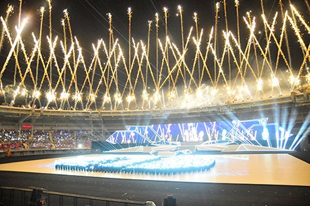 Những màn pháo hoa rực rỡ khởi đầu buổi lễ khai mạc, ảnh: An An