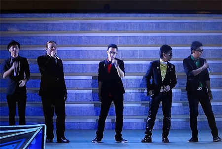 Tổng thống Myanmar U Thein Sein và vợ Daw Khin Khin đến tham dự buổi lễ bế mạc