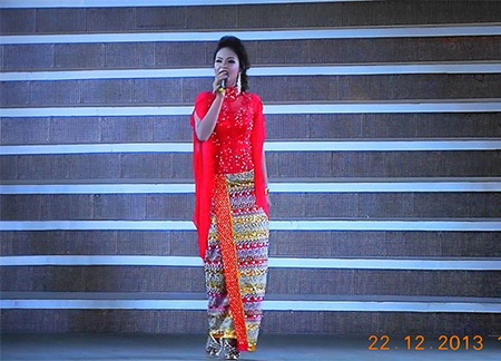 Tổng thống Myanmar U Thein Sein và vợ Daw Khin Khin đến tham dự buổi lễ bế mạc