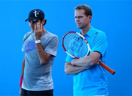 Nadal, Federer và Murray xuất quân - 1 Federer cùng thầy mới Stefan Edberg trên sân tập