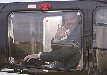 Juan Mata đến Manchester bằng trực thăng