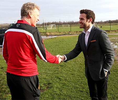 HLV Moyes đón chào Mata