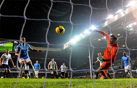 Về cuối trận, Kompany ghi bàn thứ 5 giúp Man City đại thắng 5-1