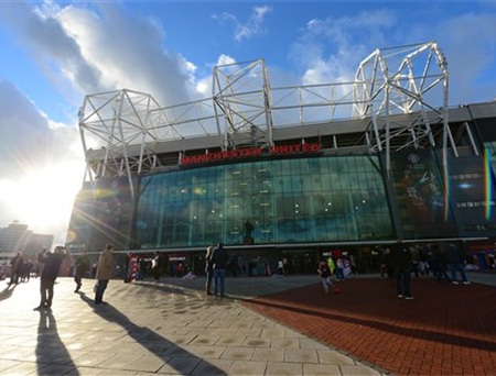 Old Trafford vẫn đông nghẹt các cổ động viên đến theo dõi trận đấu