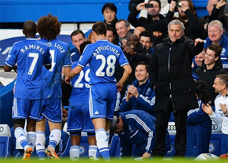 Tiền đạo người Cameroon chia vui cùng Lampard