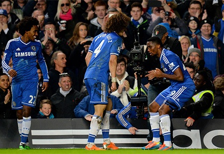 Cú đúp đầy bất ngờ của Eto'o, anh tận dụng rất tốt những cơ hội ít ỏi được tạo ra cho mình