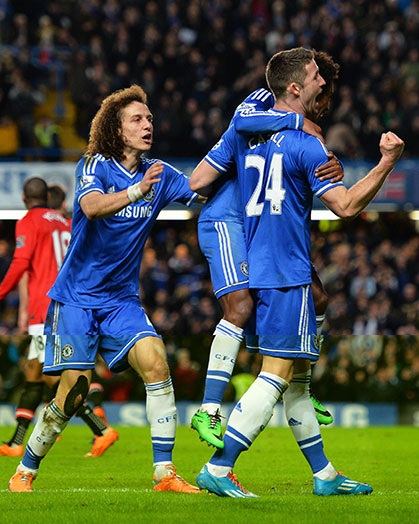 Cahill góp công lớn trong bàn thắng thứ 3 của đội chủ nhà