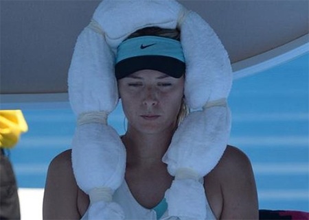 Úc mở rộng lần đầu hoãn một loạt các trận đấu - 1 Sharapova vẫn phải thi đấu 50 phút dưới cái nóng 43.3 độ