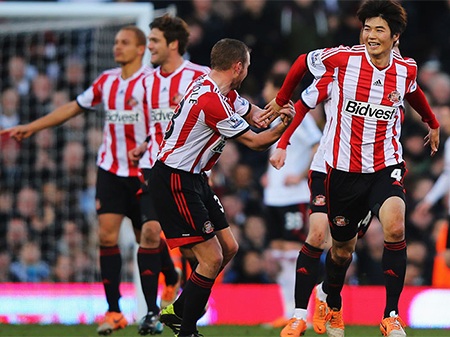 Niềm vui sau khi ghi bàn của các cầu thủ Sunderland