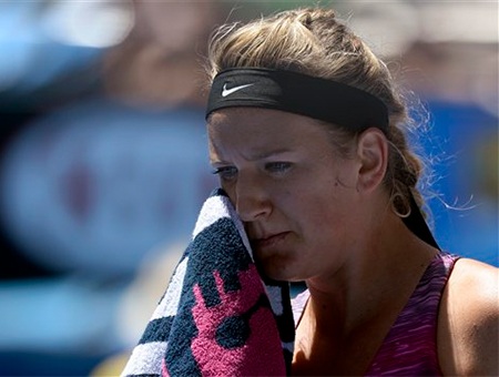 Nối gót Djokovic, Azarenka sớm thành cựu vô địch - 1 Azarenka đã trở thành nhà cựu vô địch