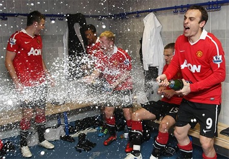 ... anh ăn mừng chức vô địch đầu tiên cùng MU ở mùa giải 2008/09
