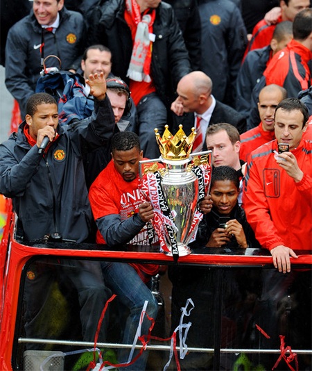 ... anh ăn mừng chức vô địch đầu tiên cùng MU ở mùa giải 2008/09