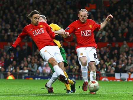 ... anh ăn mừng chức vô địch đầu tiên cùng MU ở mùa giải 2008/09