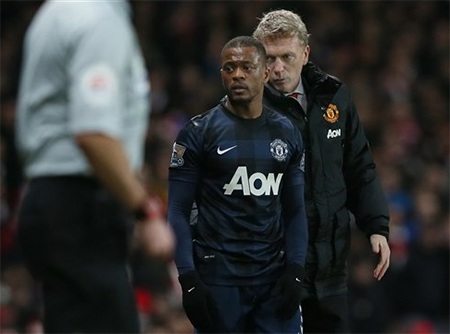 Các cầu thủ MU có hạnh phúc với David Moyes? - 2 Evra chẳng hạnh phúc dưới thời Moyes