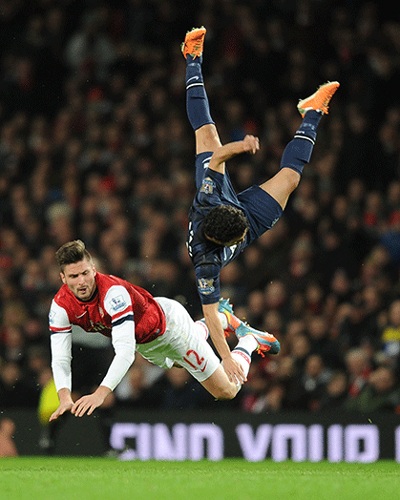 Lối chơi của MU sắc nét hơn khi mà Arsenal do dự trong tấn công