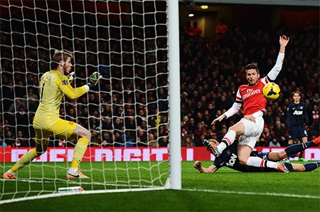 Giroud có một ngày thi đấu nhạt nhòa khi anh trở nên vô hại trước khung thành của De Gea