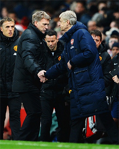 Phút 79, Van Persie đánh đầu căng, Szczesny đã cản phá tuyệt vời để giúp Arsenal giữ sạch mành lưới