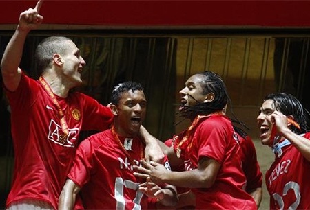 Vidic xác nhận sẽ rời Man Utd - 2 Các cầu thủ MU ăn mừng cúp vô địch Champions League năm 2008
