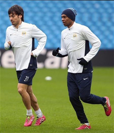 Sự trở lại của Fernandinho giúp cho Pellegrini an tâm hơn rất nhiều về tuyến giữa