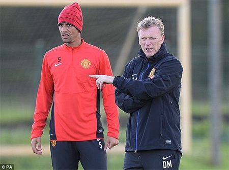 Rio Ferdinand ám chỉ Moyes sắp bị sa thải? - 1 Moyes và Ferdinand đang xảy ra mâu thuẫn lớn?