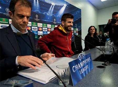 Barcelona sẵn sàng đối đầu với thời tiết ẩm ướt ở Anh