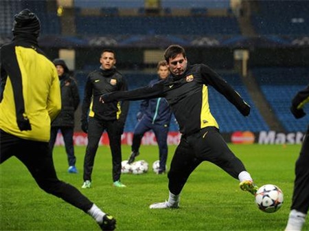 Mặc dù vậy buổi tập của Barcelona vẫn diễn ra bình thường