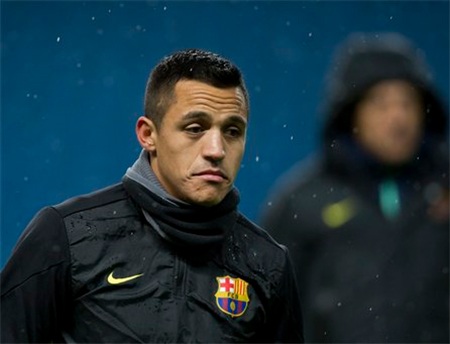 Tiền đạo Sanches trên sân tập với các đồng đội