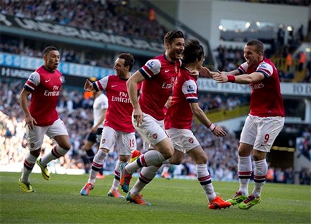 Arsenal hạ Tottenham bằng tuyệt phẩm của Rosicky - 1 Chiến thắng thuộc về Arsenal nhờ sự tỏa sáng của Rosicky