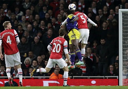 Arsenal rơi chiến thắng vào phút chót trước Swansea - 2 Lối chơi của Arsenal đã rất bế tắc