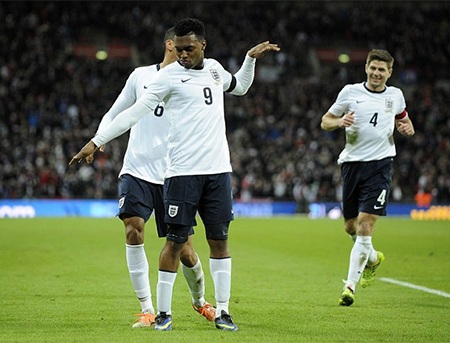 Anh thắng mong manh trước Đan Mạch - 1 Sturridge ăn mừng sau khi ghi bàn