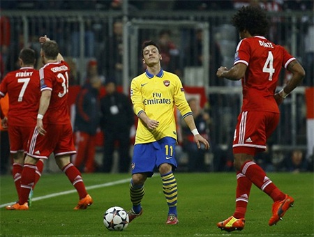 Ozil thi đấu mờ nhạt