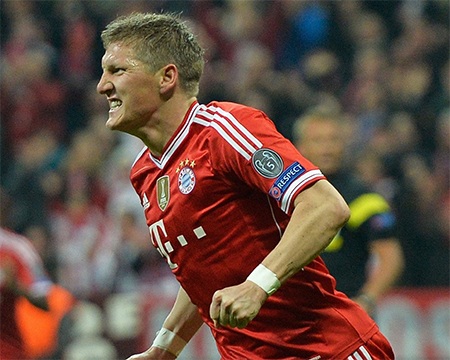 Niềm hạnh phúc của tiền vệ đội chủ nhà với bàn thắng mở tỉ số