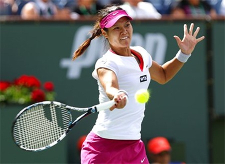Li Na thua sốc, Pennetta tranh cúp với Radwanska - 2 Li Na có một trận đấu tồi