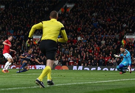 Bàn thắng giúp MU dẫn trước 2-0 và quân bình tổng tỉ số thành 2-2