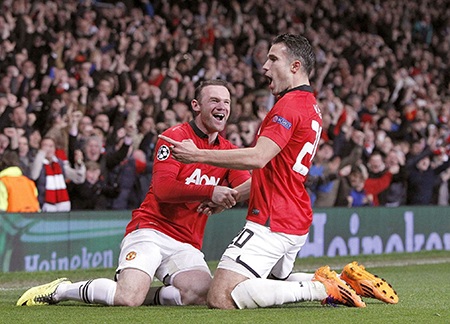 Niềm hạnh phúc của Van Persie. Cú hat-trick đầu tiên của anh ở mùa giải năm nay