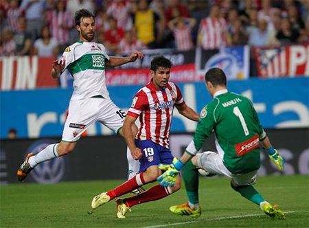 Atletico Madrid - Chelsea: Lành ít, dữ nhiều - 2 Diego Costa (áo sọc) đang thăng hoa cùng Atletico