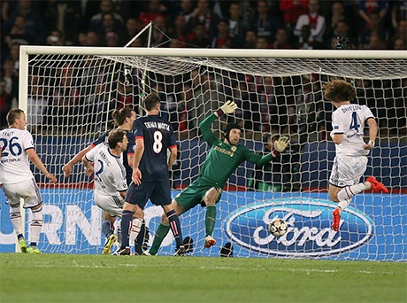 Sang hiệp 2, PSG tiếp tục vươn lên dẫn trước sau khi Luiz đốt lưới nhà