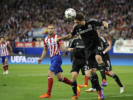 Chelsea cầm chân Atletico tại Vicente Calderon - 2 Chelsea chủ yếu tập trung phòng thủ, họ không tạo được nhiều cơ hội phản công