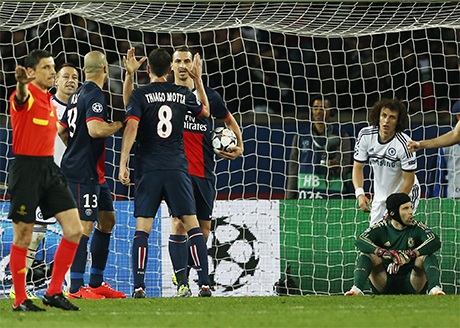 Niềm vui của PSG, trong khi Cech và Luiz thất thần