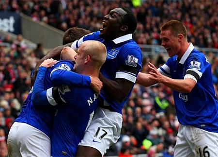 Niềm vui của các cầu thủ Everton khi có bàn mở tỉ số