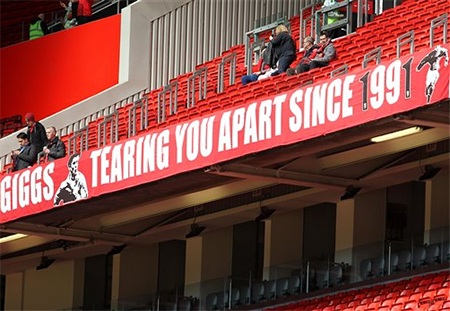 Tấm biểu ngữ chào mừng Giggs, người đã gắn bó với MU từ năm 1991