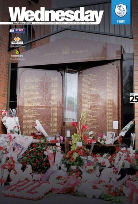 Bia tưởng niệm các nhạn nhân bên ngoài Hillsborough