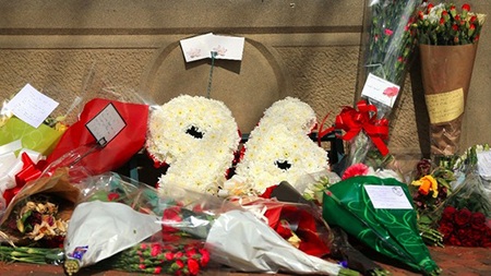 Rất nhiều hòa được đặt mỗi dịp tháng 4 về để tưởng nhớ những người đã nằm xuống