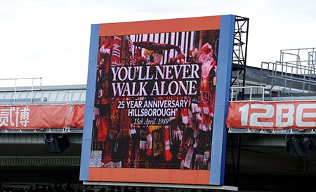 Khán đài Britannia cũng có những hành động tưởng nhớ các cổ động viên của Liverpool