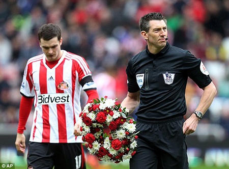 Khán đài Britannia cũng có những hành động tưởng nhớ các cổ động viên của Liverpool