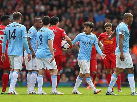 5 phút sau, cũng từ đôi chân ma thuật của Silva đã khiến Johnson đá phản lưới nhà