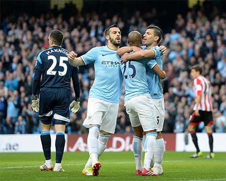 Aguero và Negredo đều góp công lớn vào bàn mở tỉ số của đội chủ nhà