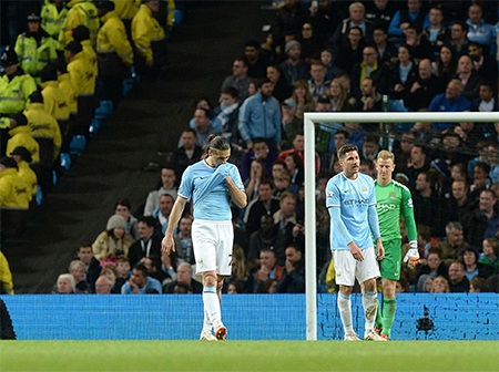 Sự đau khổ tột cùng của các cầu thủ Man City và cổ động viên của họ