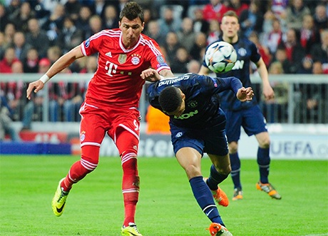 Bayern Munich chiếm lĩnh thế trận và dồn lên tấn công trong khi MU tập trung chủ yếu vào phòng thủ